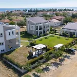 Bianco Mare Studios-apartments 4*
